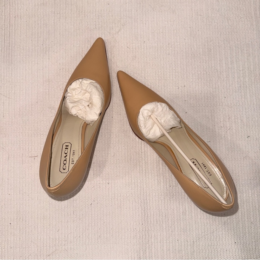 Coach Alison D4 Nude Leather Kitten Heels Size 8B Made in Italy NWOT
